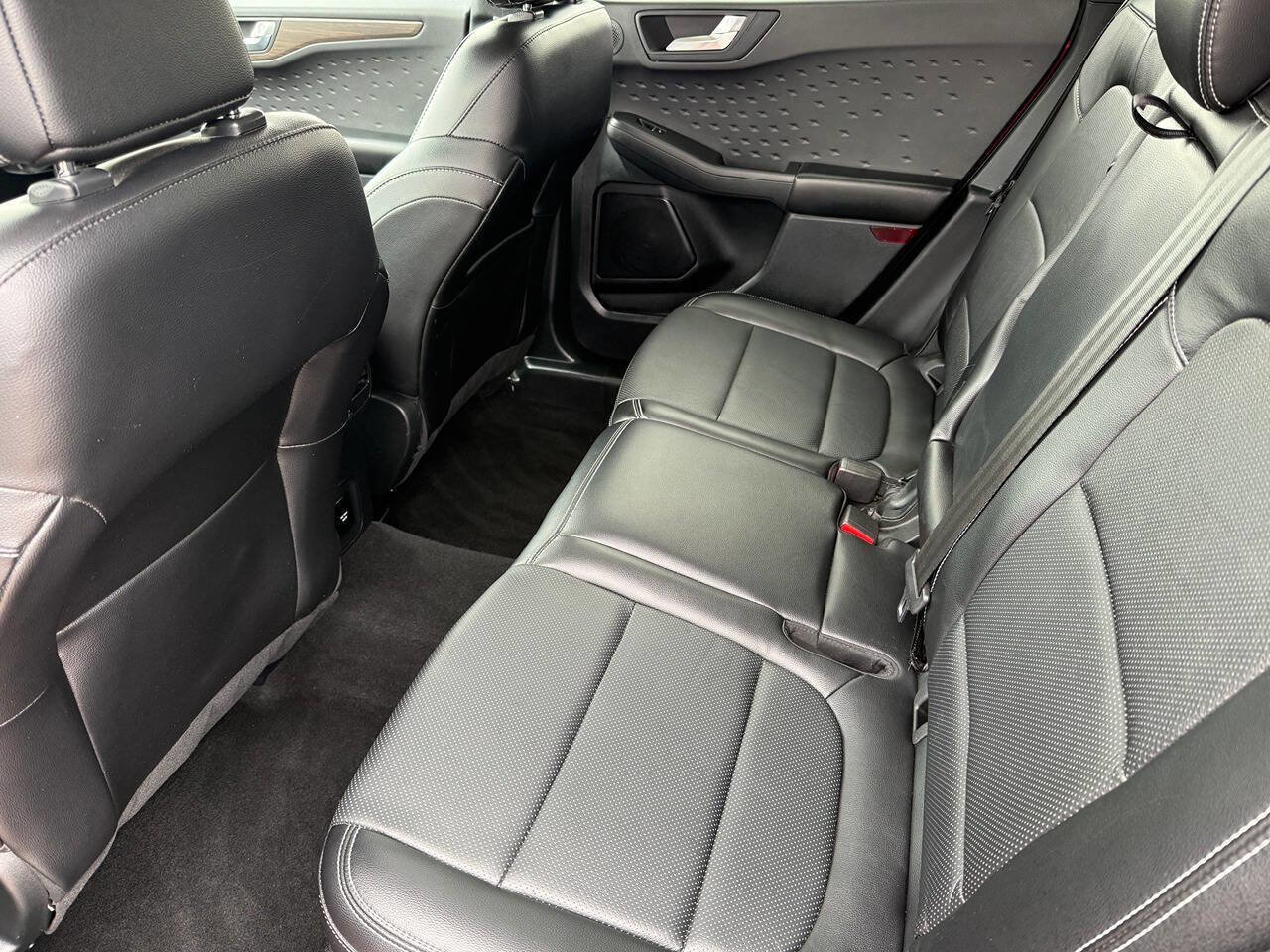 Used 2020 Ford Escape Titanium w/ Titanium Premium Package 2.0 AWD/4WD image 11