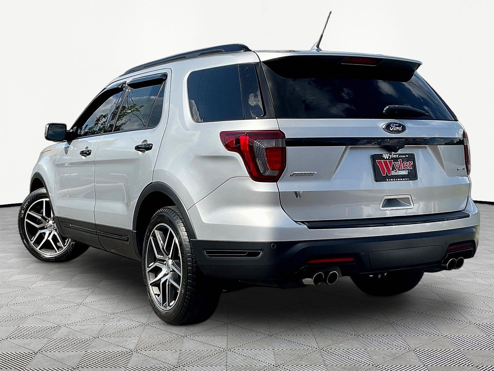 Used 2018 Ford Explorer Sport w/ Equipment Group 401A AWD/4WD image 4