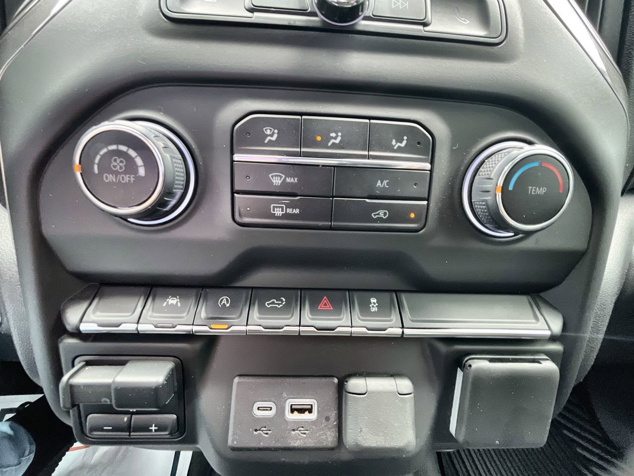 Used 2024 Chevrolet Silverado 1500 Custom w/ Dark Appearance Package AWD/4WD image 18