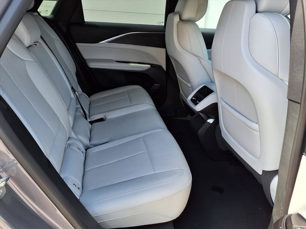 Certified 2024 Cadillac Lyriq Luxury RWD image 10