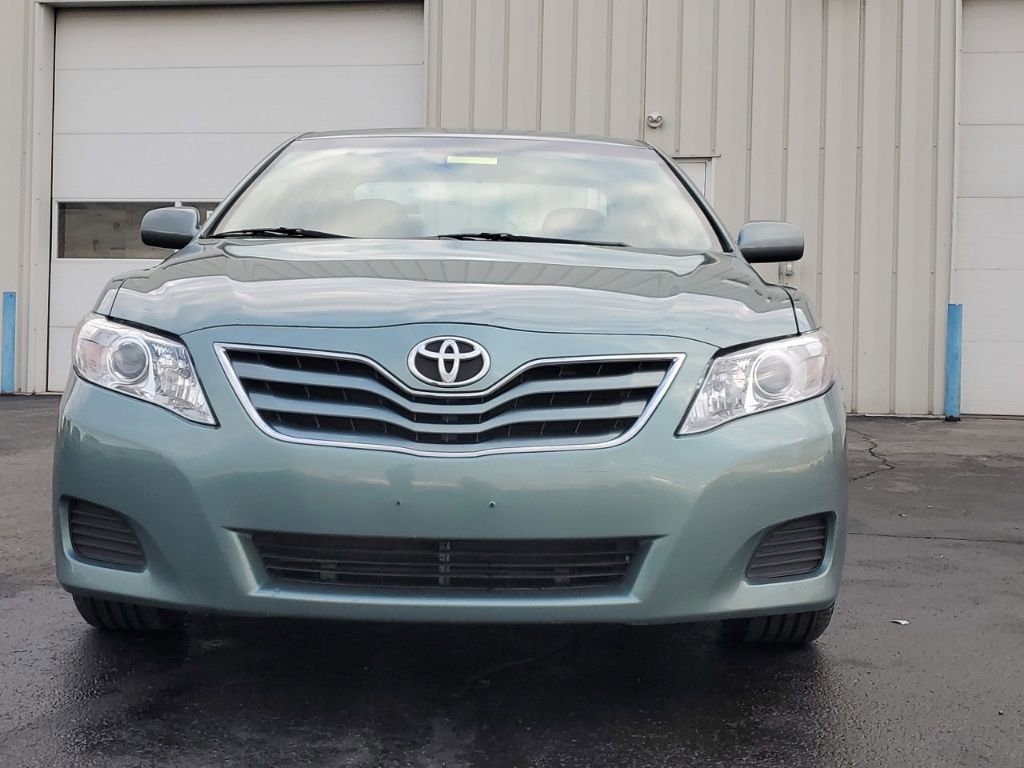 Used 2011 Toyota Camry LE image 2