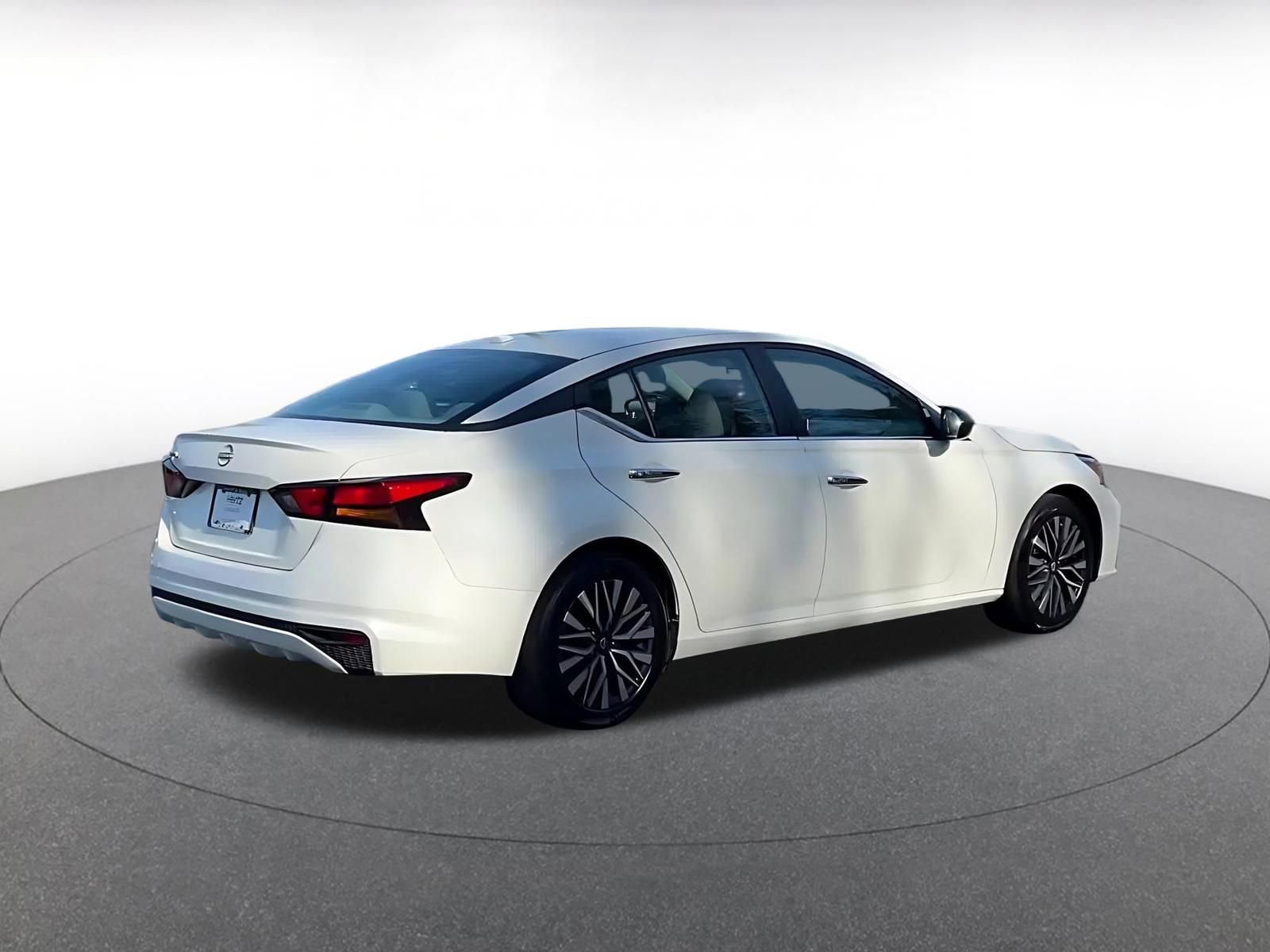 Used 2025 Nissan Altima 2.5 SV image 12