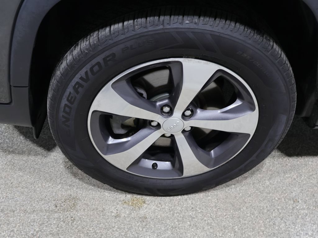 Used 2019 Jeep Cherokee Limited image 8