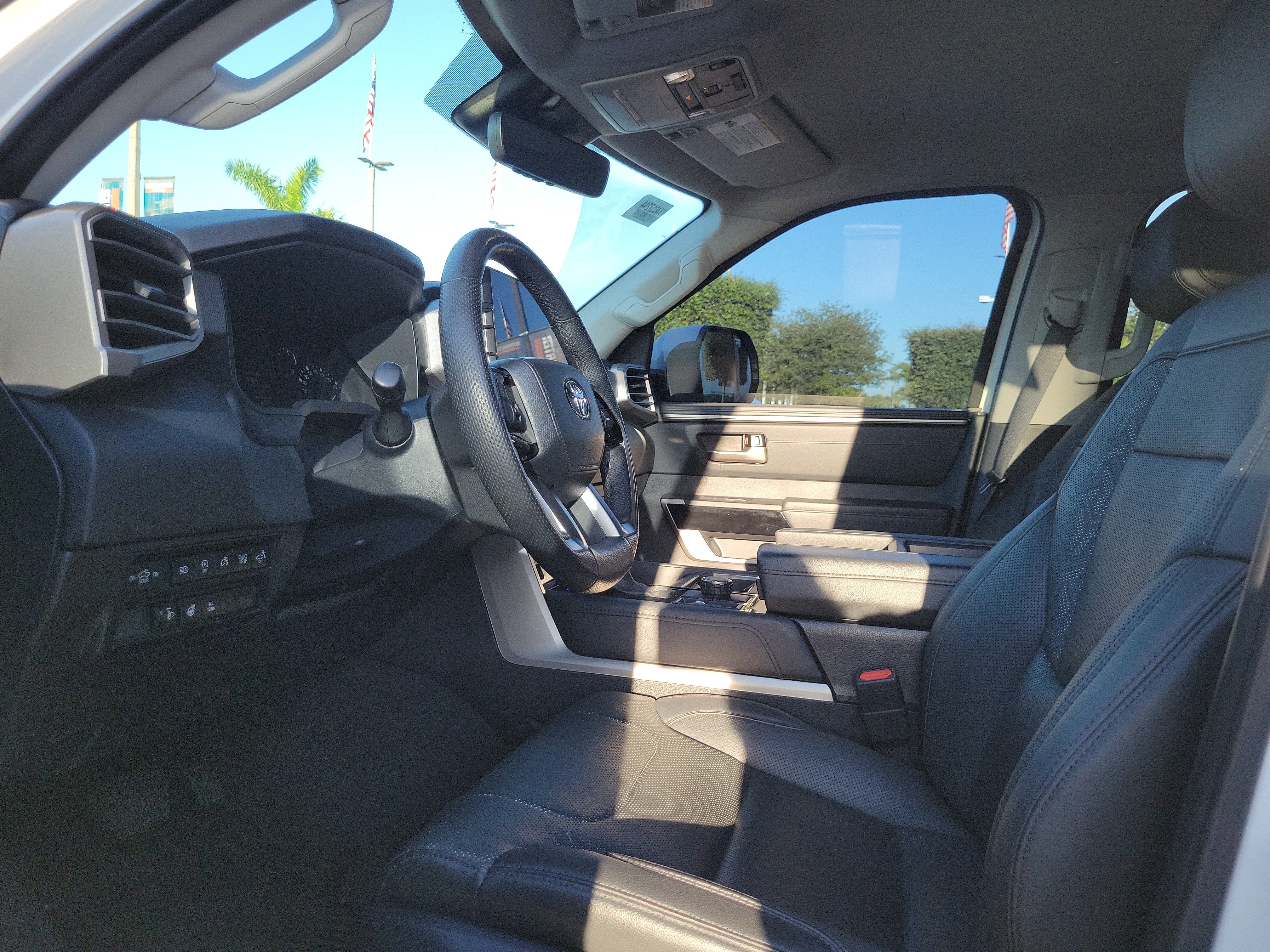 Used 2023 Toyota Tundra Limited AWD/4WD image 19