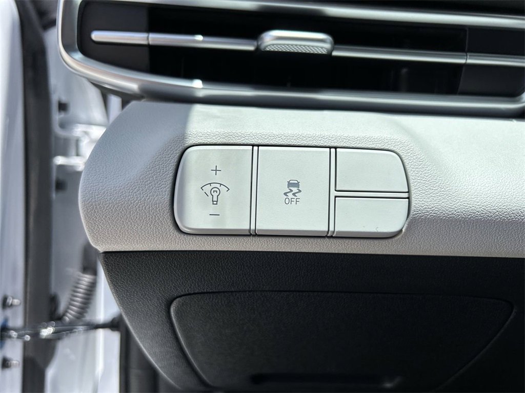 New 2025 Hyundai Elantra Limited image 26