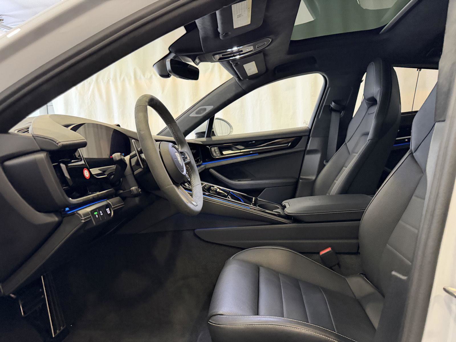 Certified 2025 Porsche Panamera Turbo image 5