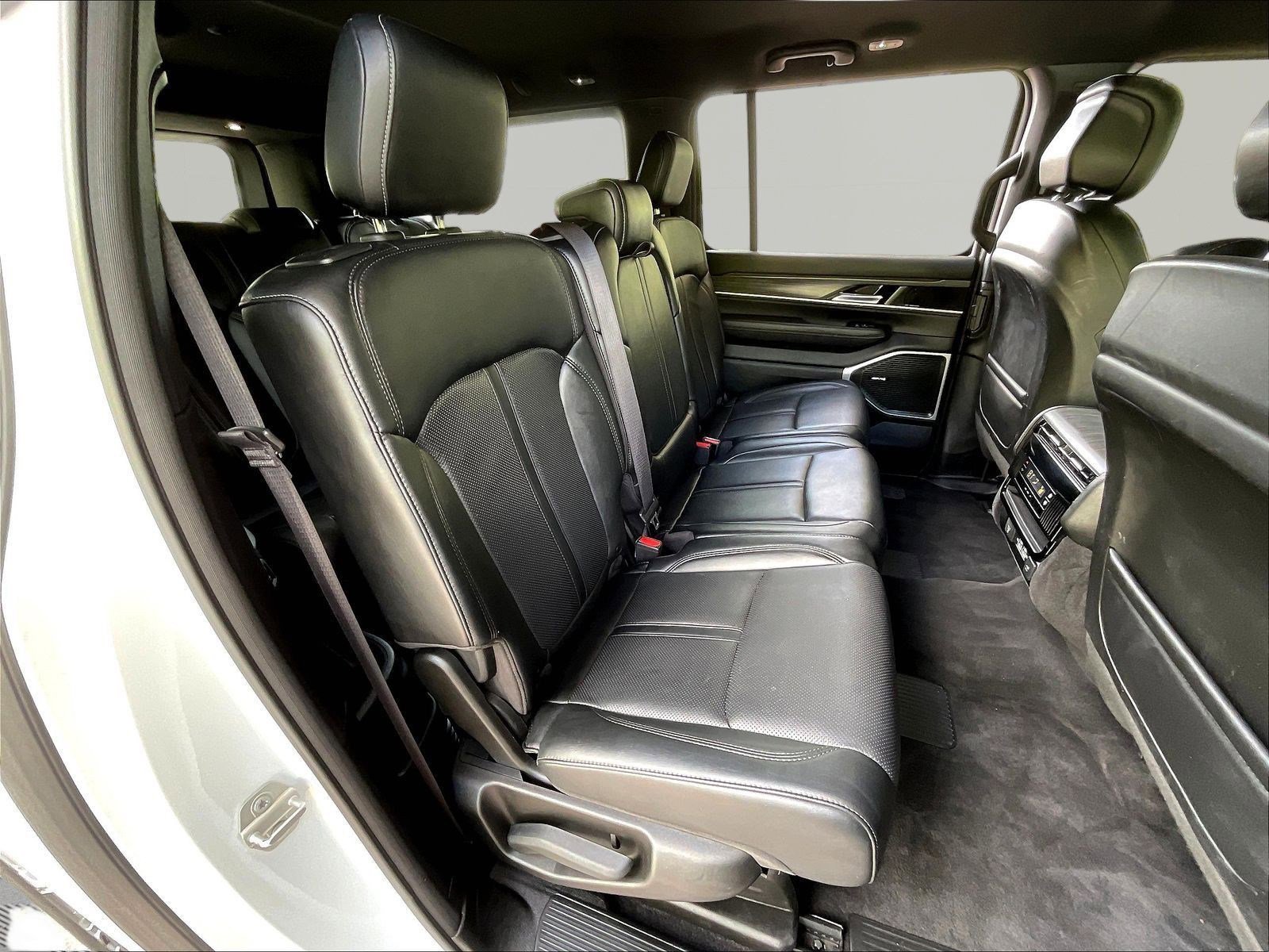 Used 2024 Jeep Wagoneer L Series II w/ Flexible Seating Group AWD/4WD image 25