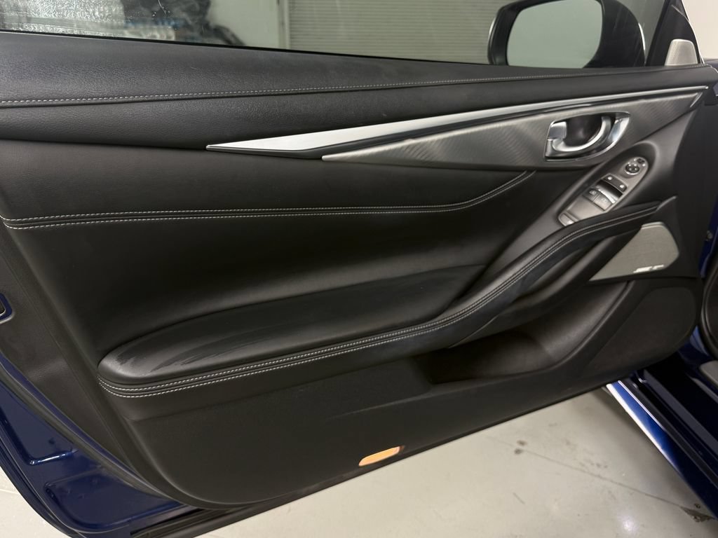 Used 2017 INFINITI Q60 3.0t w/ Cargo Package RWD image 19