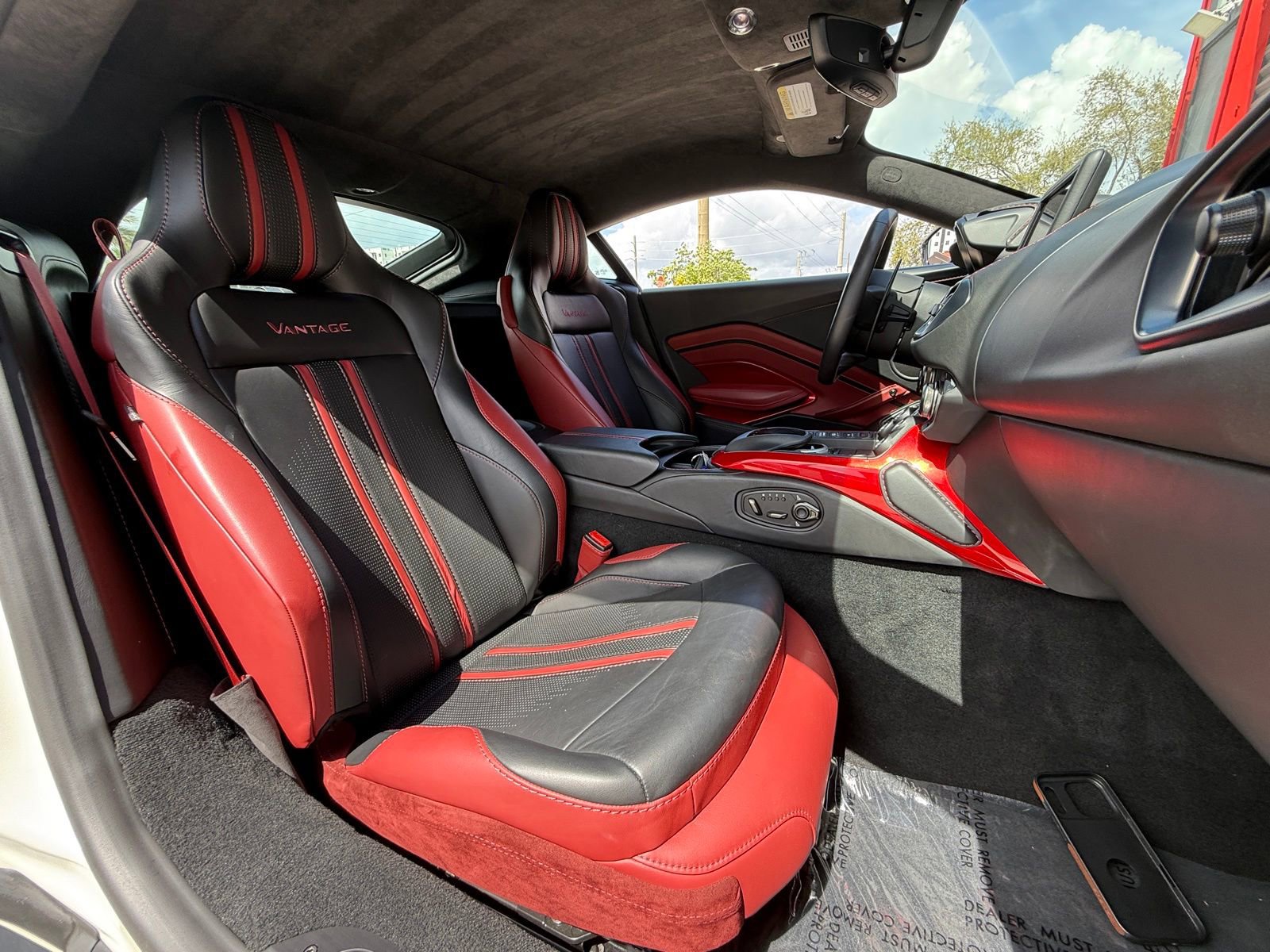 Used 2019 Aston Martin V8 Vantage Coupe image 27