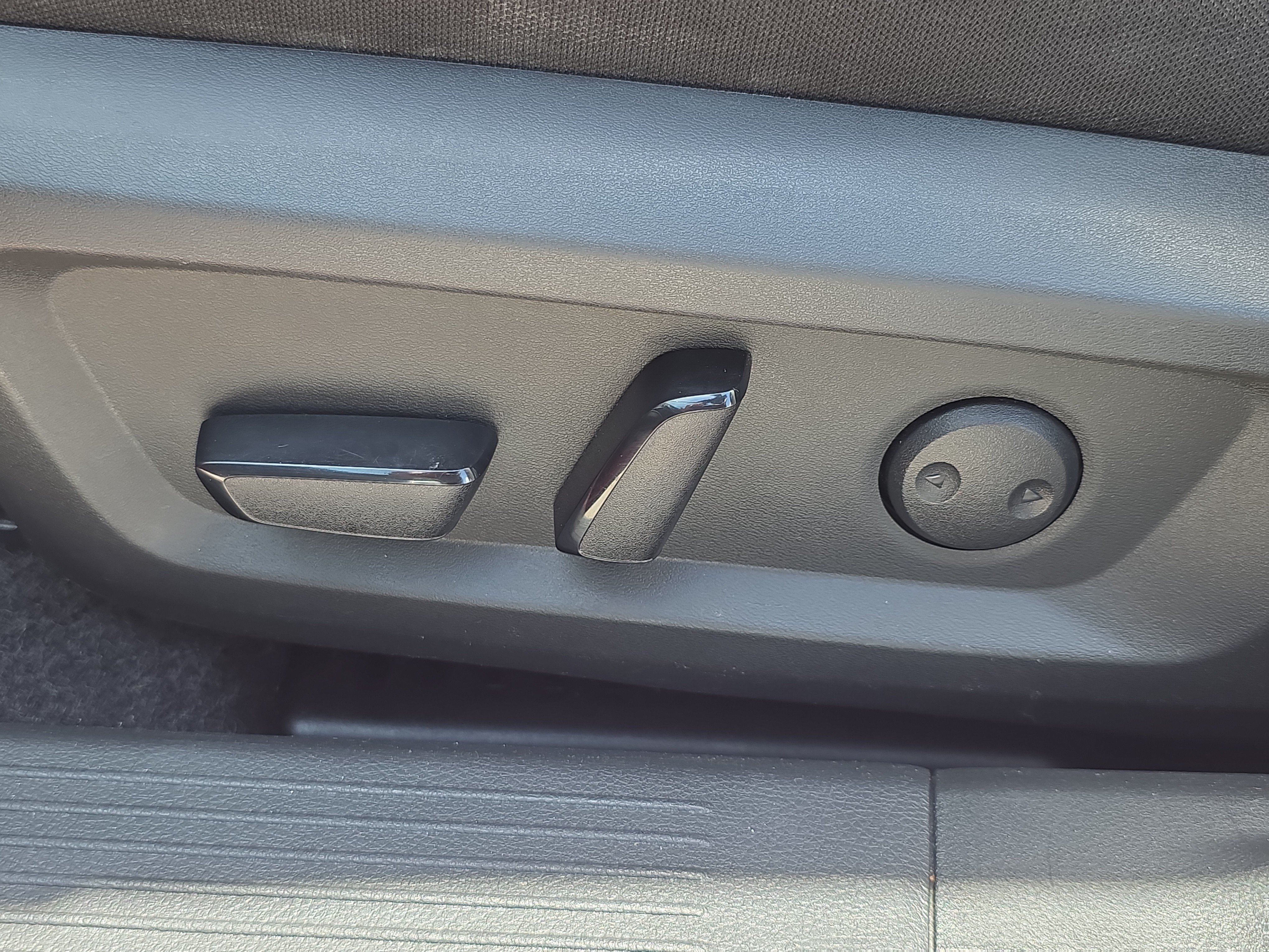 Used 2023 Nissan Rogue SV FWD image 22