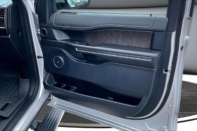 Used 2019 Ford Expedition Limited w/ Equipment Group 301A RWD image 29