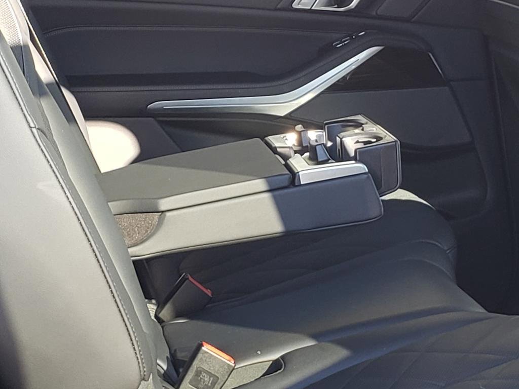 Used 2024 BMW X7 xDrive40i image 15