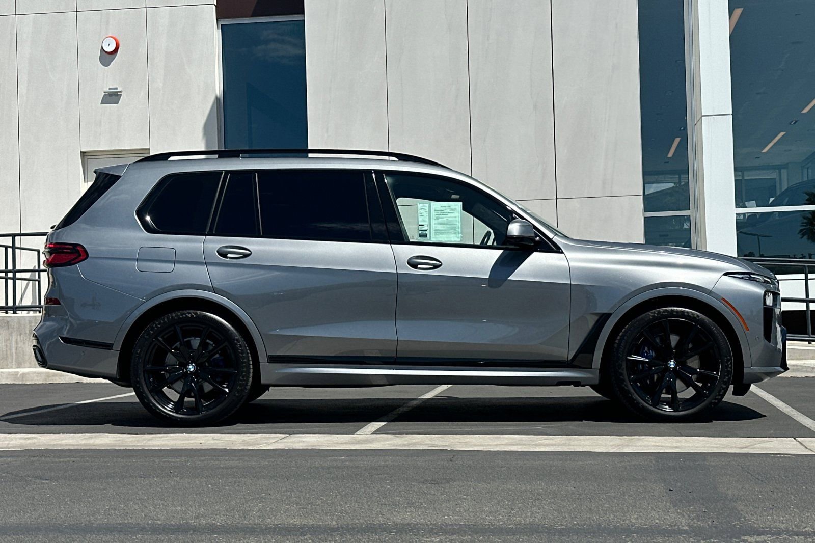 Used 2024 BMW X7 xDrive40i w/ Executive Package image 2