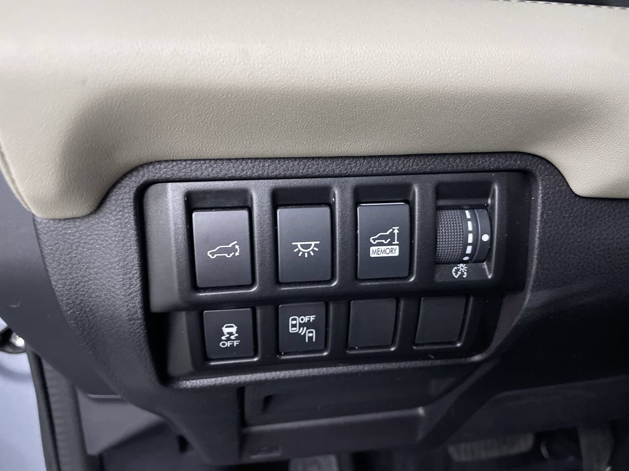 Used 2022 Subaru Ascent Limited w/ Technology Package AWD/4WD image 28