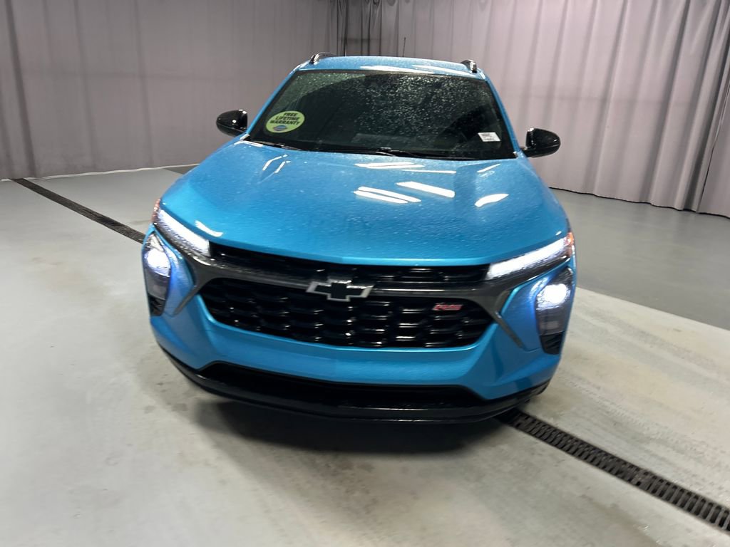 Used 2025 Chevrolet Trax RS w/ Driver Confidence Package FWD image 2