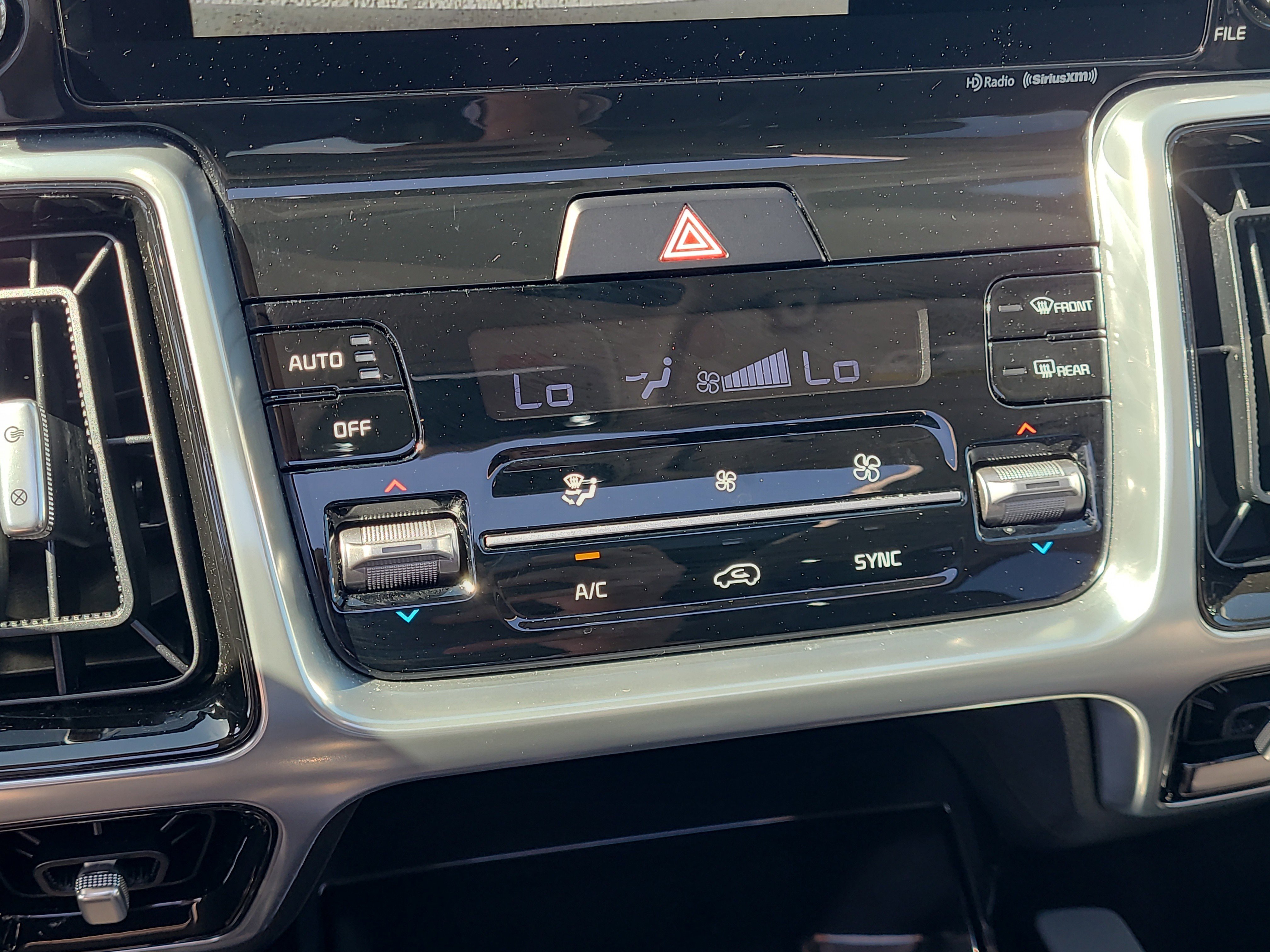 Used 2023 Kia Sorento SX image 28