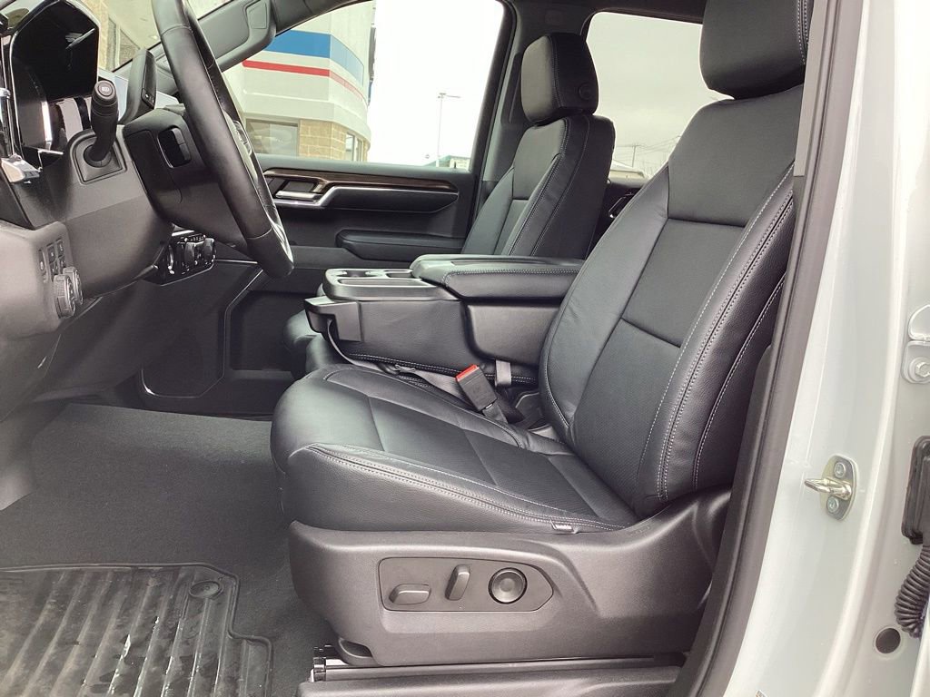 Used 2023 Chevrolet Silverado 1500 LT image 14