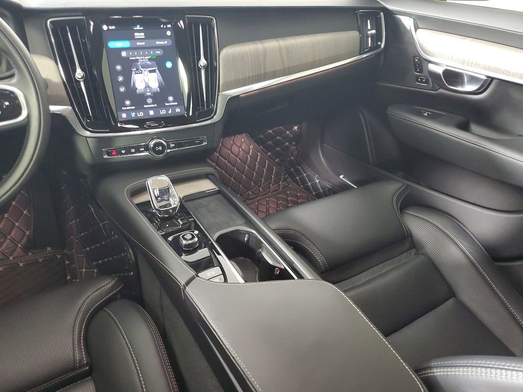Used 2022 Volvo S90 B6 Inscription w/ Advanced Package image 19
