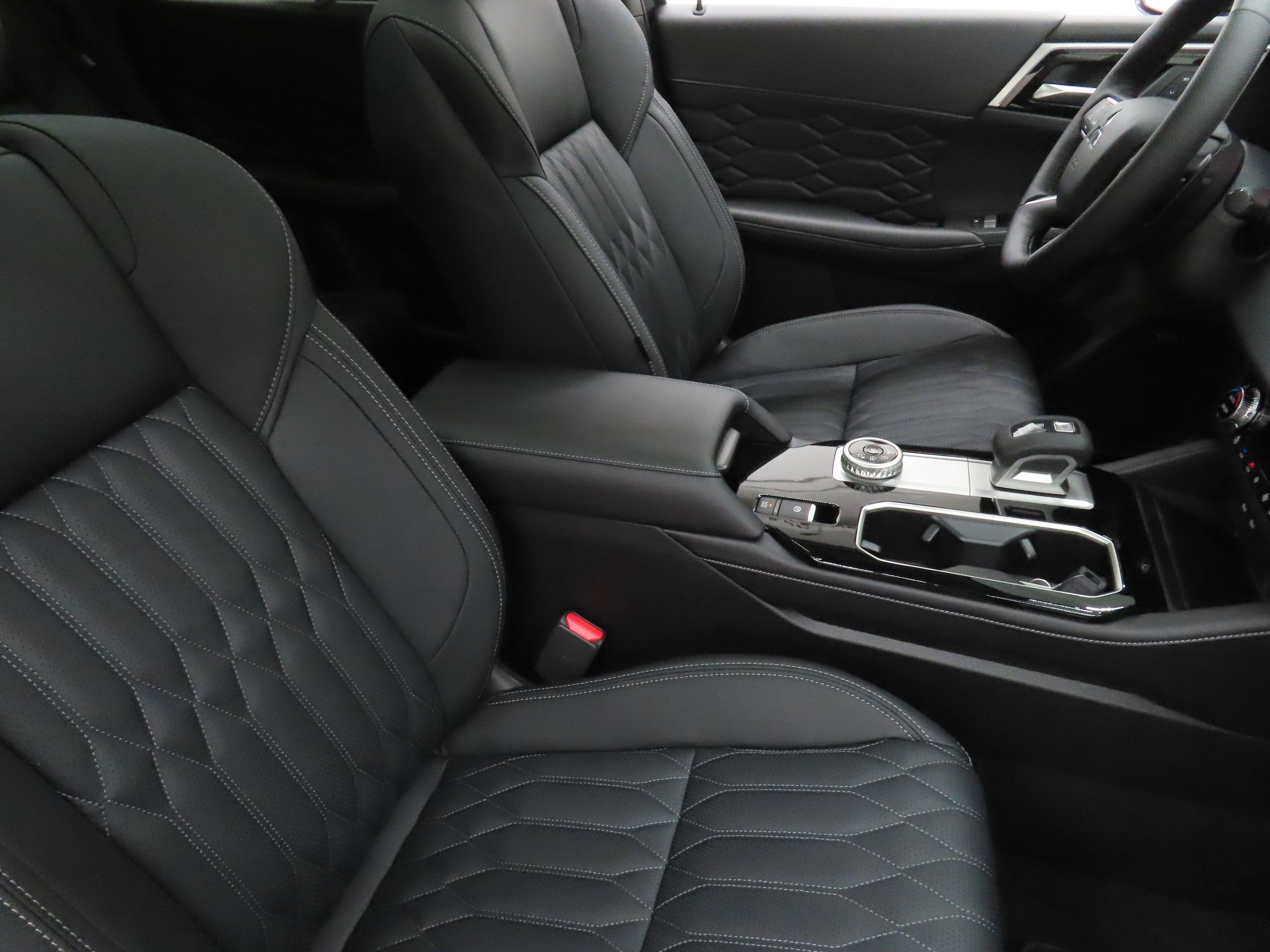 New 2026 Mitsubishi Outlander SEL image 26