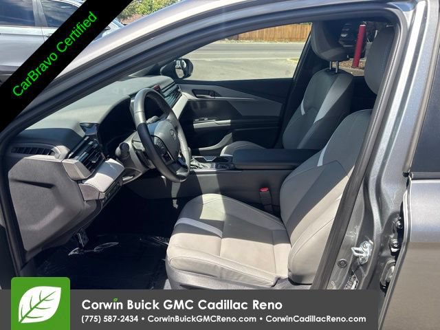 Used 2025 Toyota Camry SE w/ Convenience Package FWD image 10