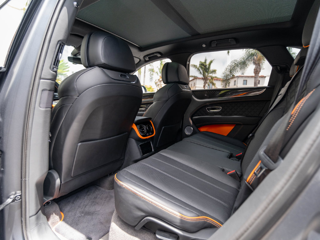 Used 2025 Bentley Bentayga AWD/4WD image 17