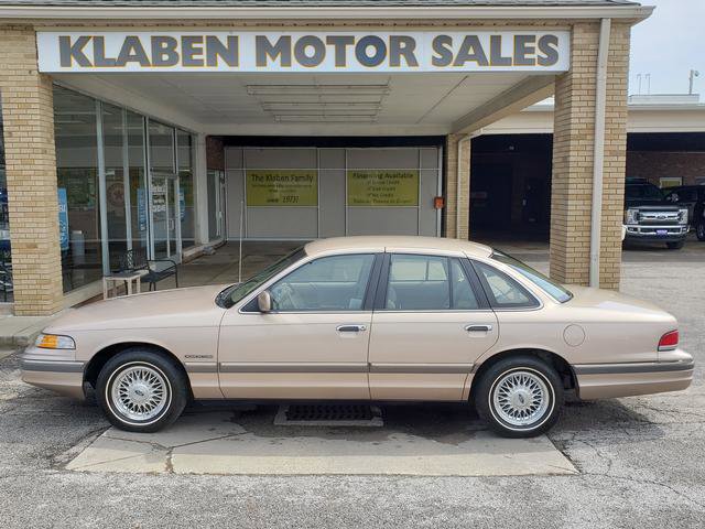 Used 1992 Ford Crown Victoria LX RWD image 2