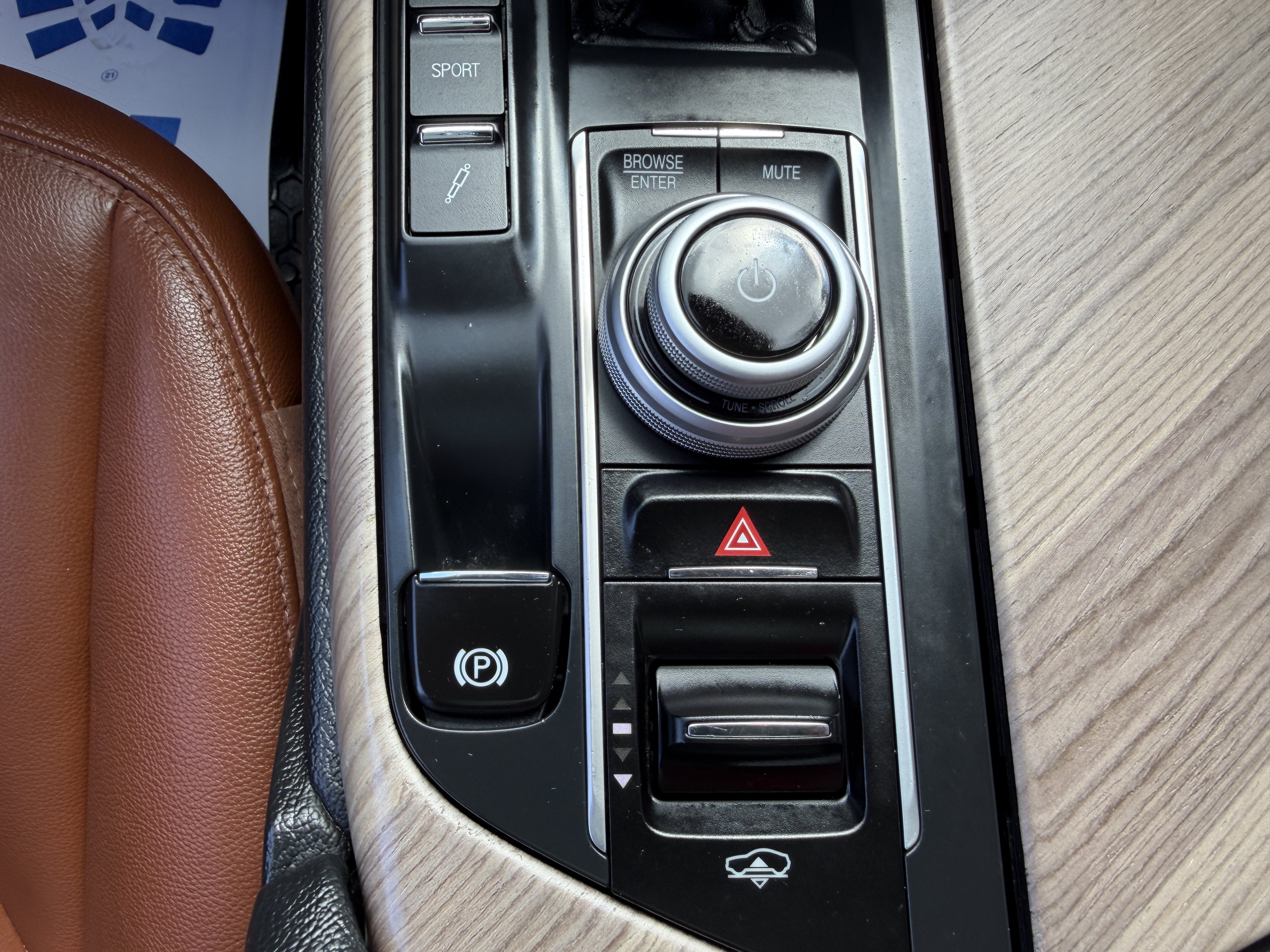 Used 2021 Maserati Levante S AWD/4WD image 39