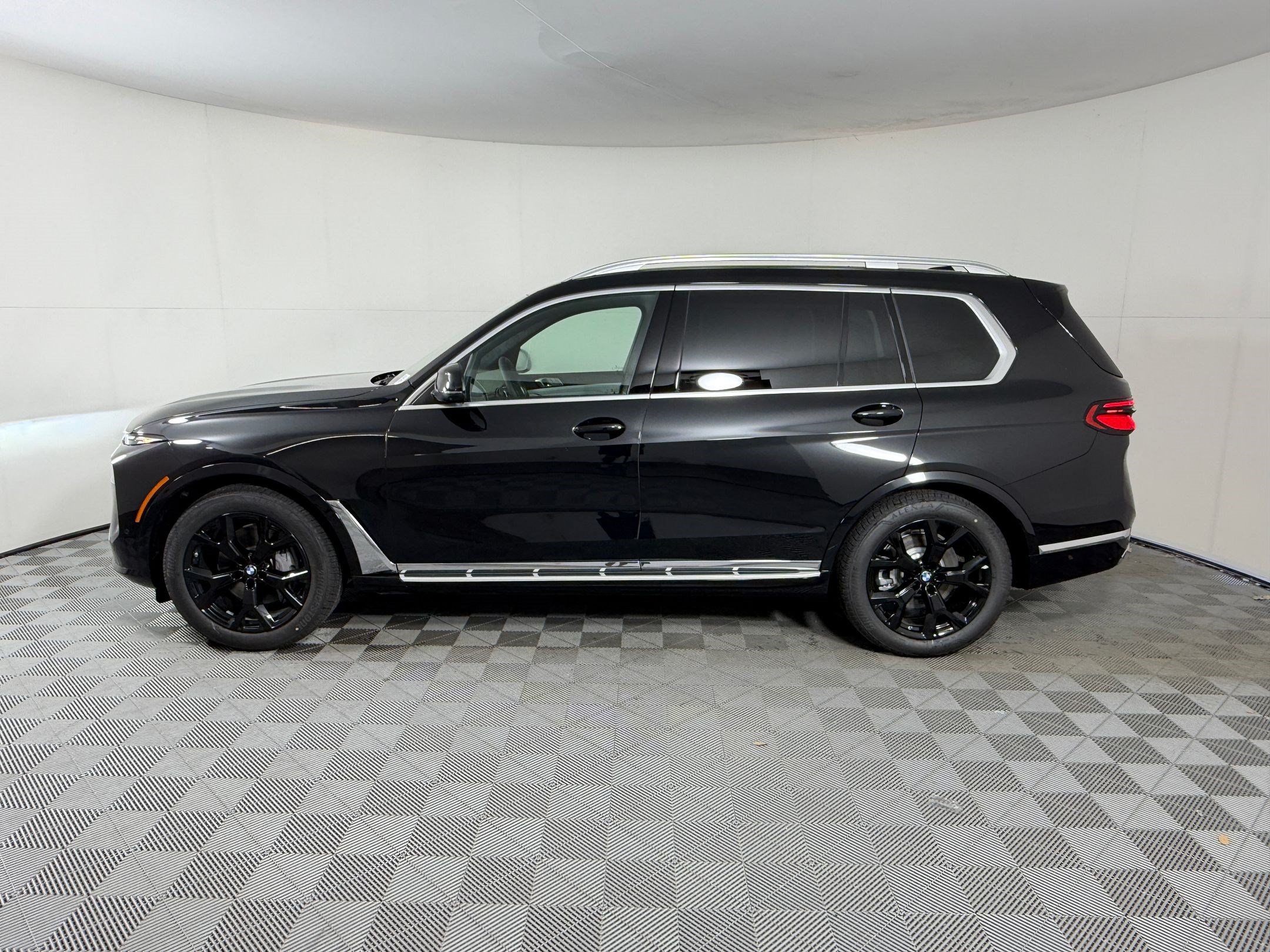 Used 2027 BMW X7 xDrive40i AWD/4WD image 2