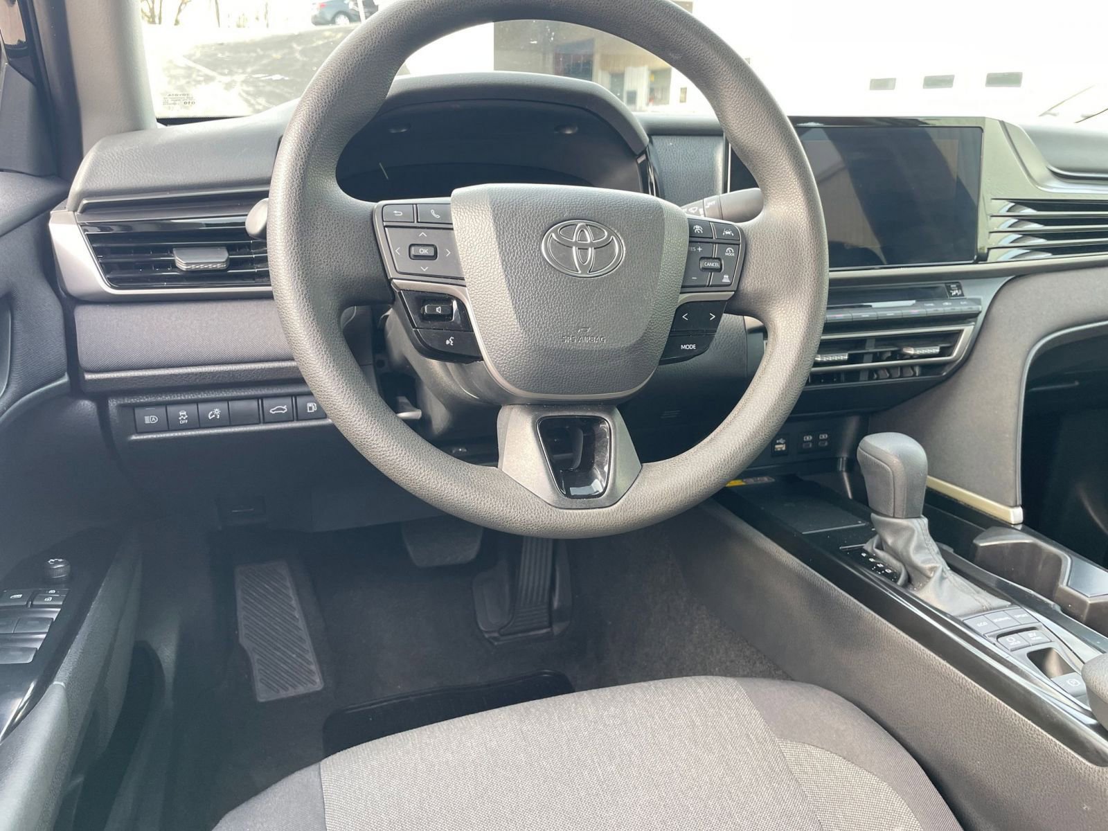 Used 2025 Toyota Camry LE image 33