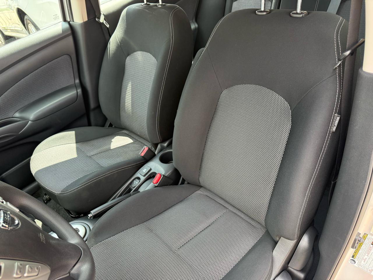 Used 2015 Nissan Versa SV FWD image 6