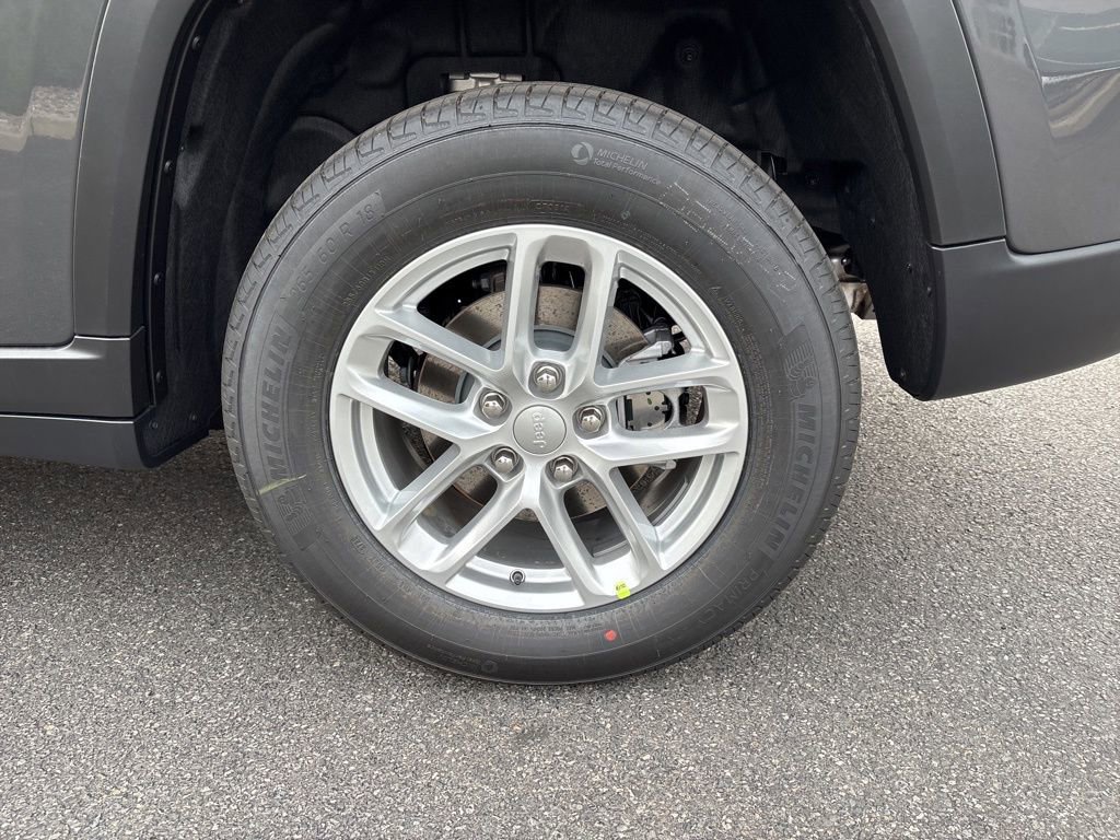 New 2025 Jeep Grand Cherokee Laredo X w/ Luxury Tech Group I image 9