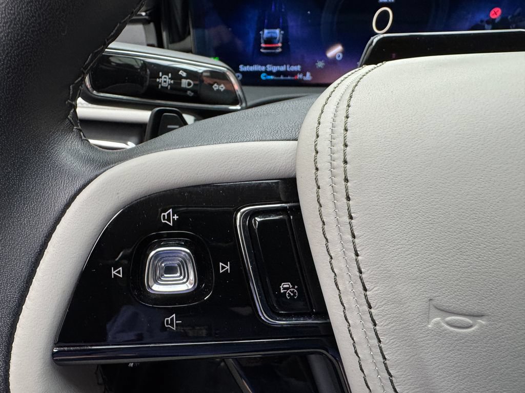 Used 2025 Lincoln Aviator AWD image 13