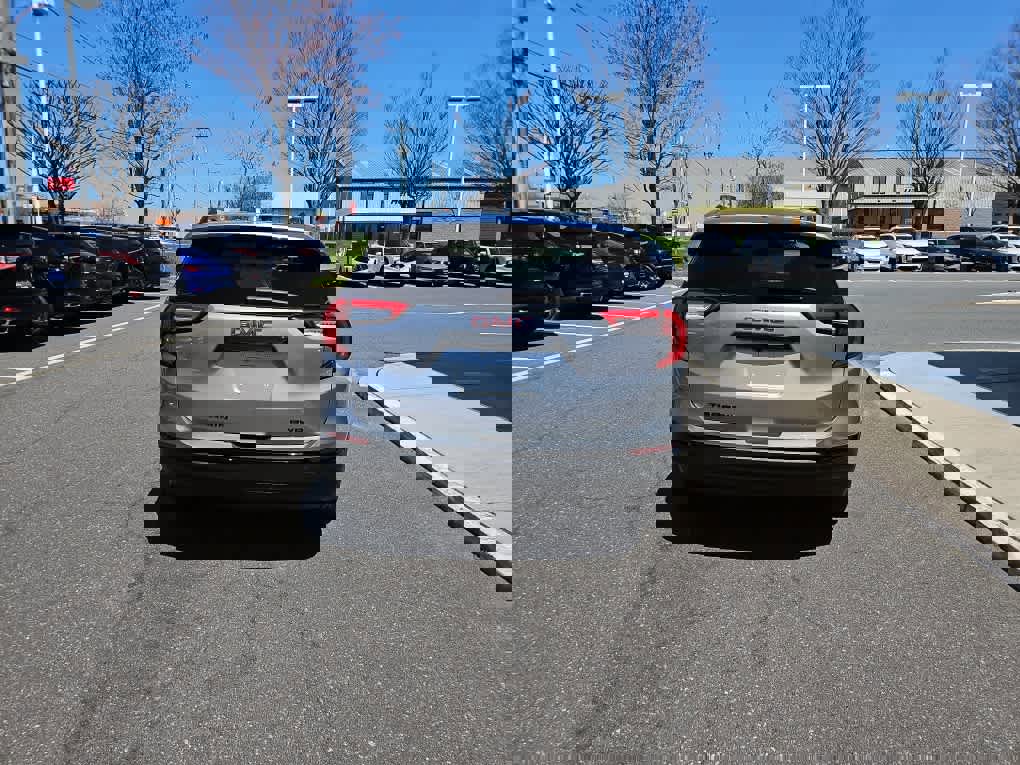 Used 2023 GMC Terrain SLE w/ Driver Convenience Package image 7