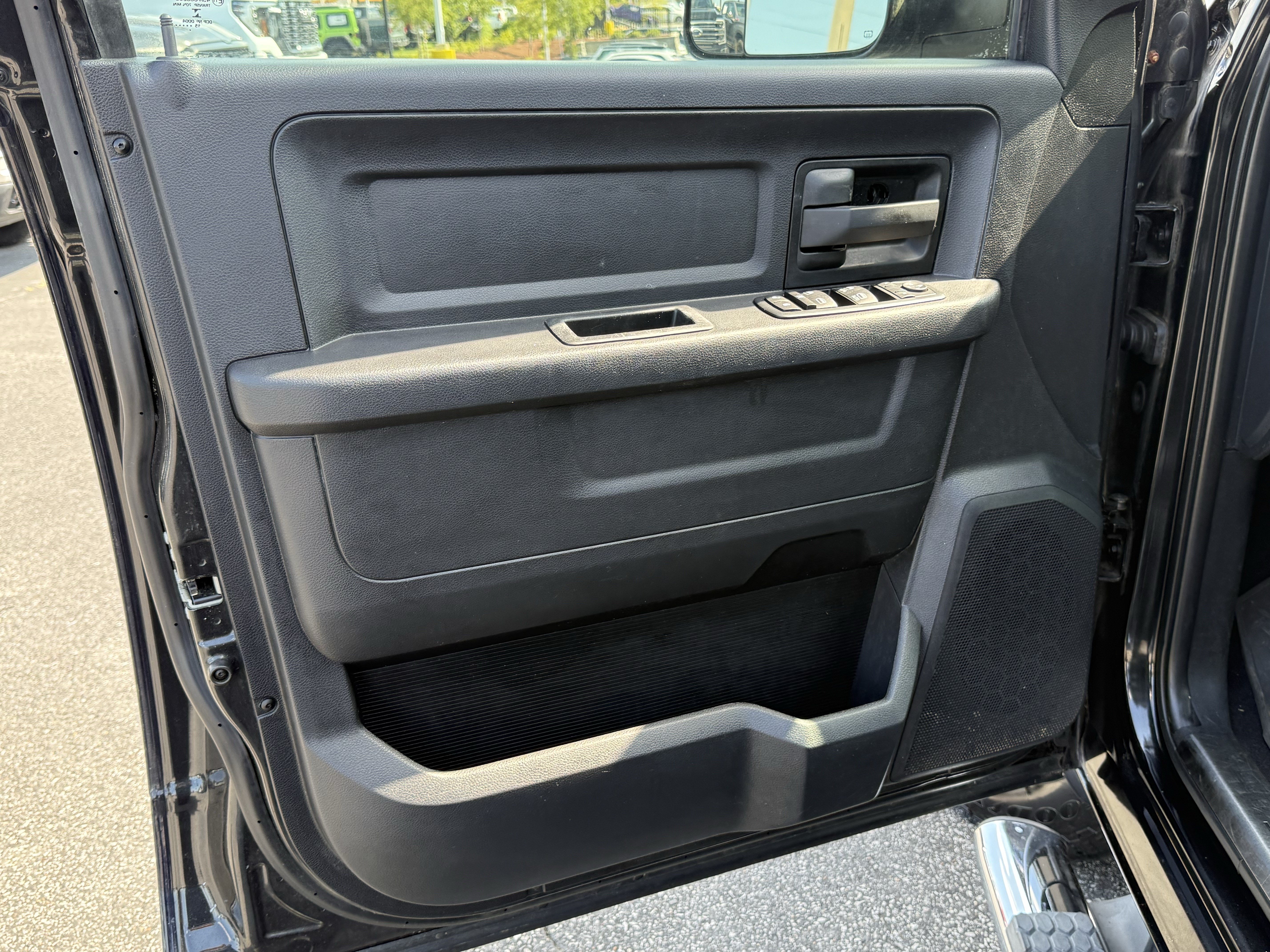 Used 2015 RAM 1500 Express RWD image 14