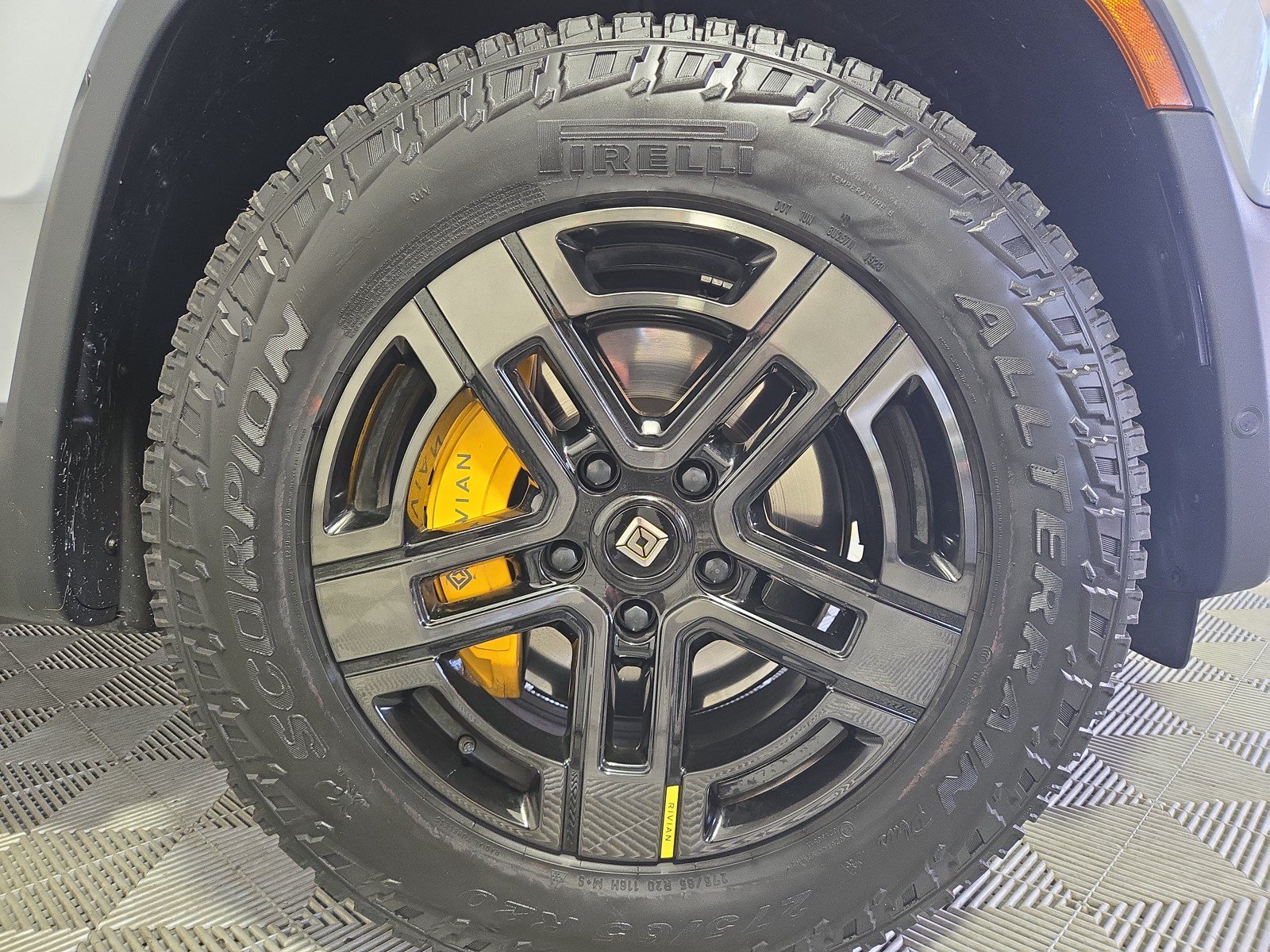 Used 2023 Rivian R1T Adventure AWD/4WD image 11