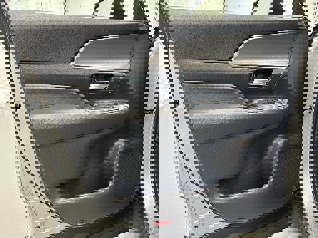 Used 2025 Toyota Grand Highlander AWD image 8