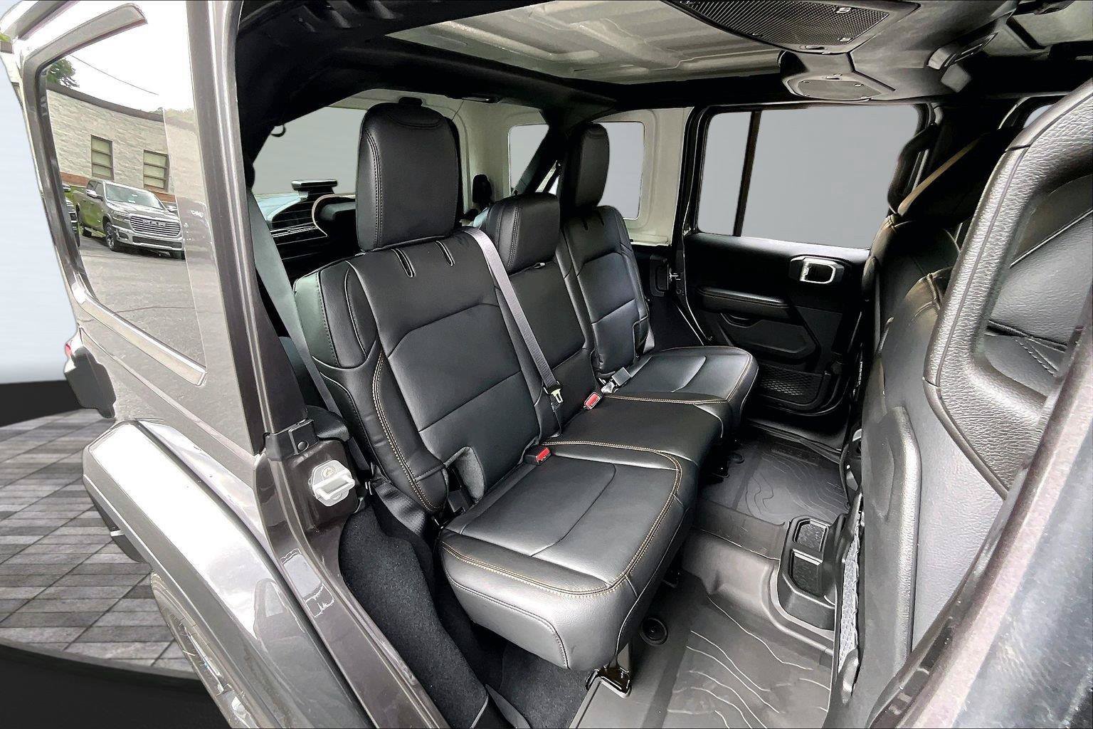 New 2026 Jeep Wrangler Unlimited Sahara AWD/4WD image 10