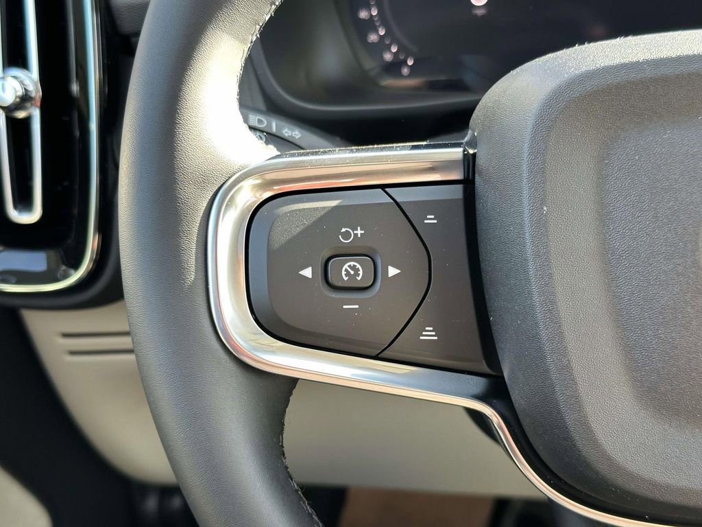 New 2026 Volvo XC40 B5 Ultra w/ Protection Package Premier image 8