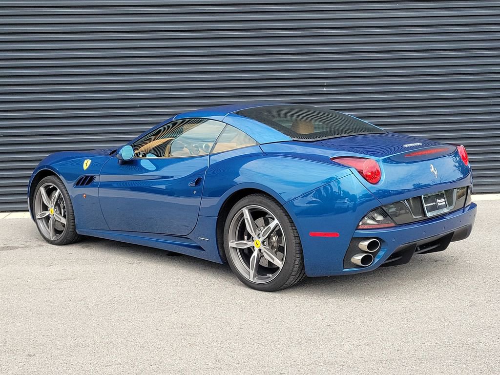Used 2014 Ferrari California RWD image 3