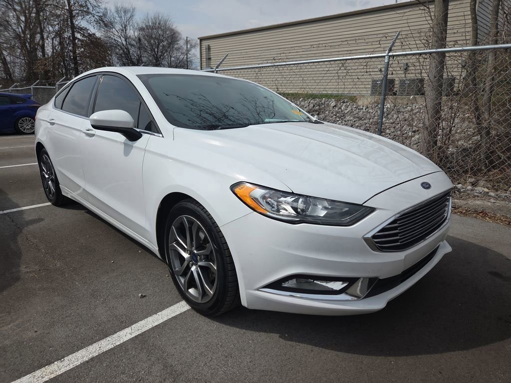 Used 2017 Ford Fusion SE w/ Equipment Group 201A image 1
