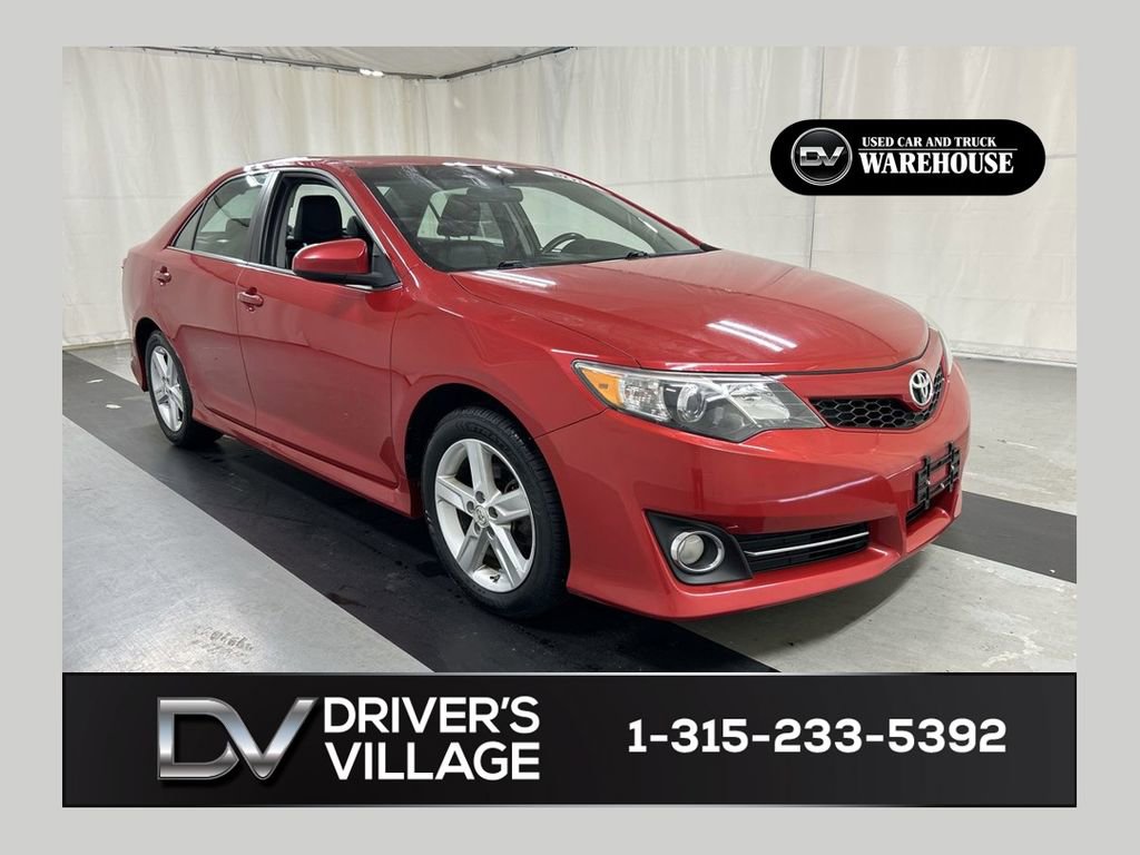 Used 2013 Toyota Camry SE FWD image 1