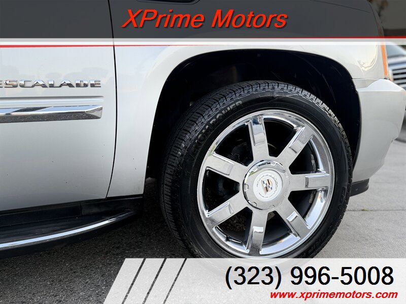 Used 2011 Cadillac Escalade Luxury AWD/4WD image 8