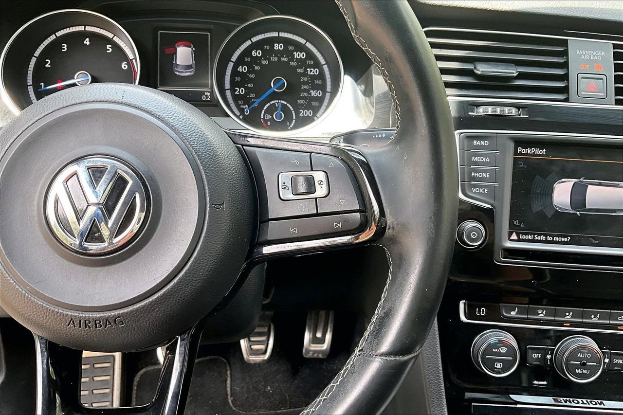 Used 2016 Volkswagen Golf R 4-Door AWD/4WD image 11