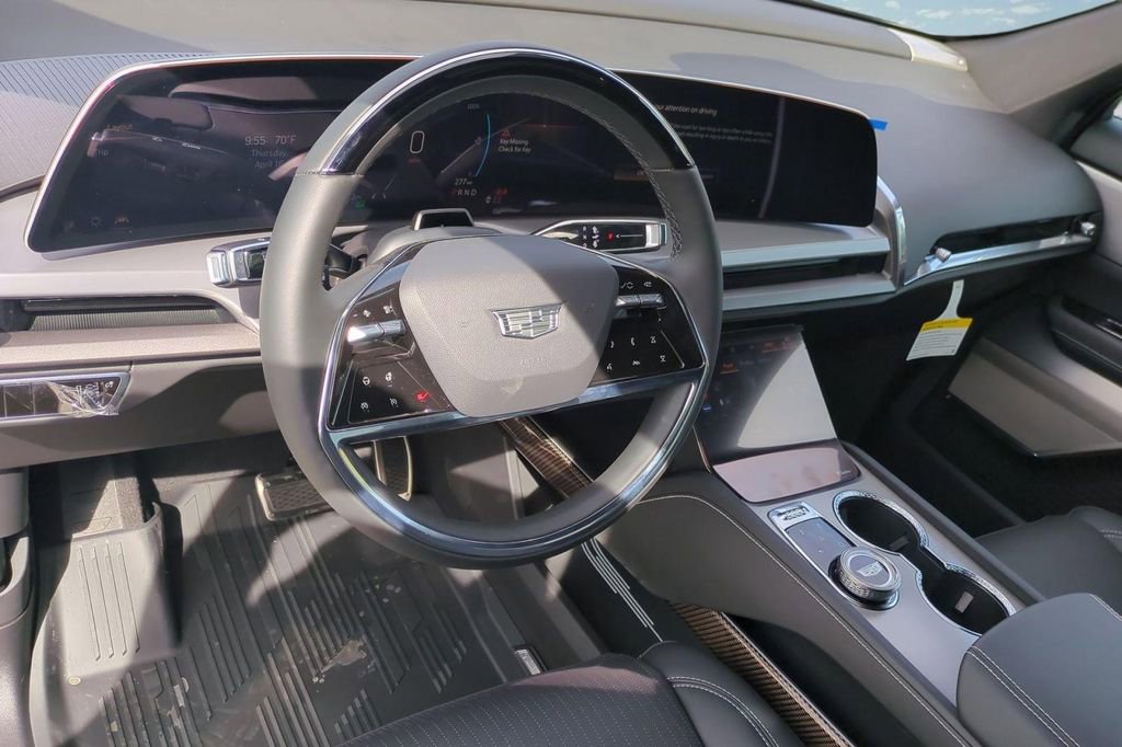 New 2026 Cadillac Vistiq Luxury w/ LPO, Floor Liner Package AWD/4WD image 6