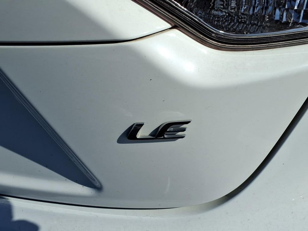 Used 2021 Toyota Corolla LE w/ Carpet Mat Package (TMS) FWD image 10