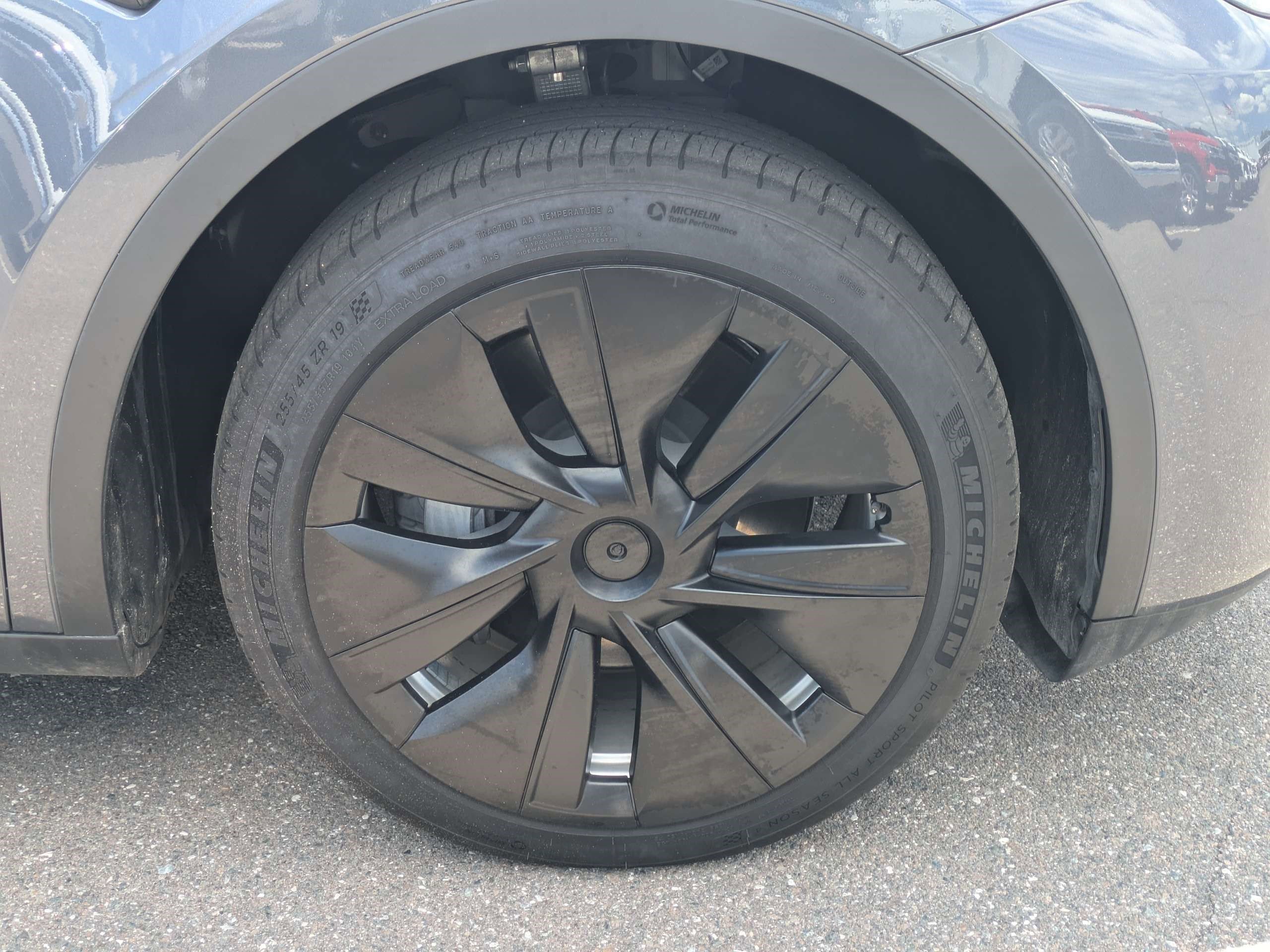 Used 2023 Tesla Model Y Long Range AWD/4WD image 10