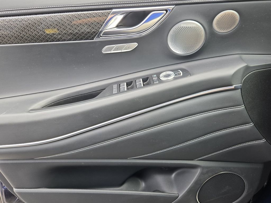 Used 2025 Genesis GV80 3.5T e-SC image 30