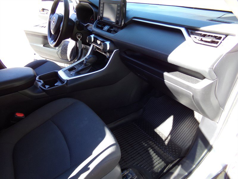 Used 2021 Toyota RAV4 LE AWD/4WD image 19