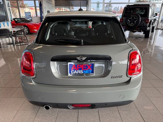 Used 2016 MINI Cooper 4-Door Hardtop image 4