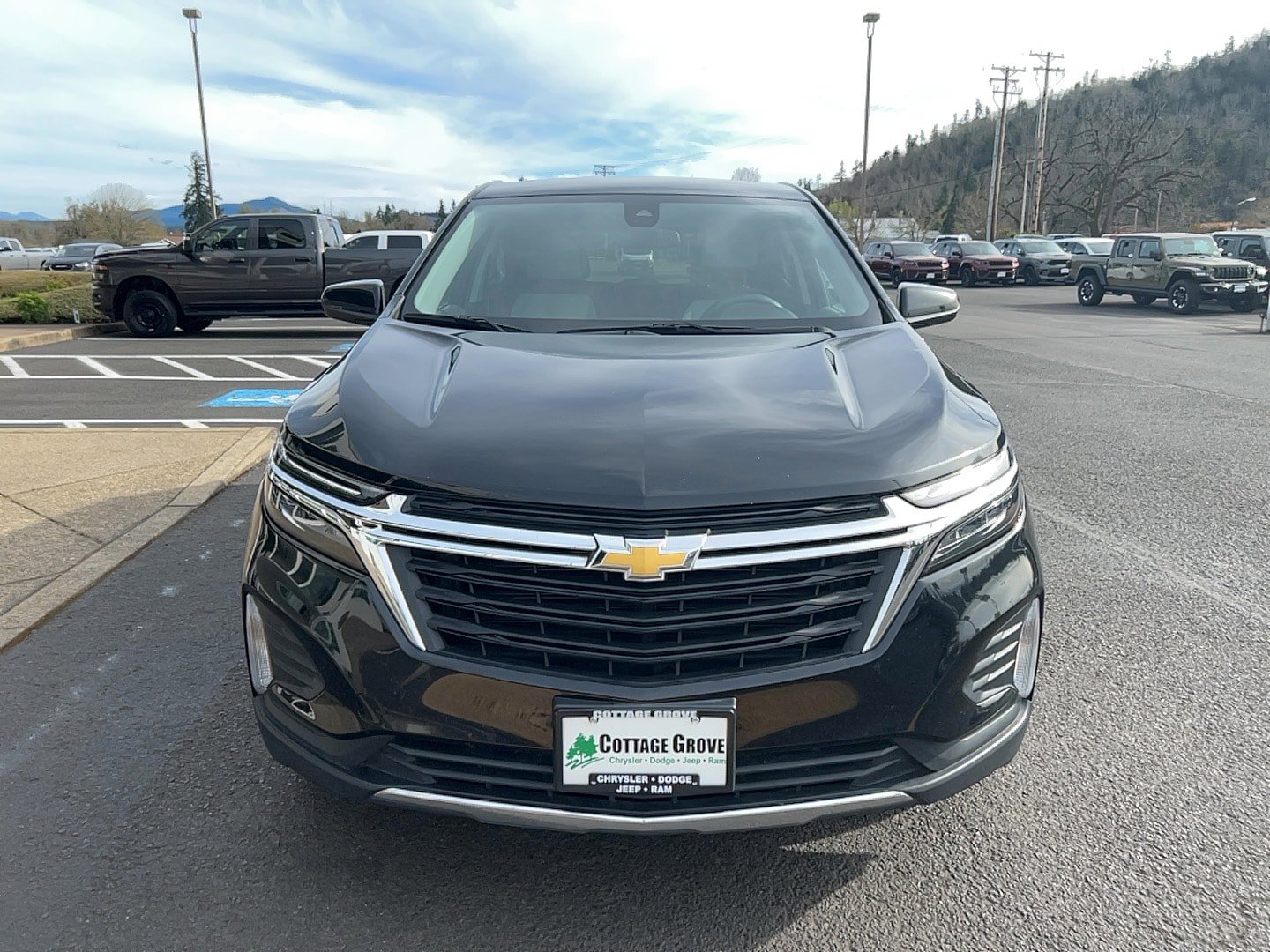 Used 2023 Chevrolet Equinox LT FWD image 2